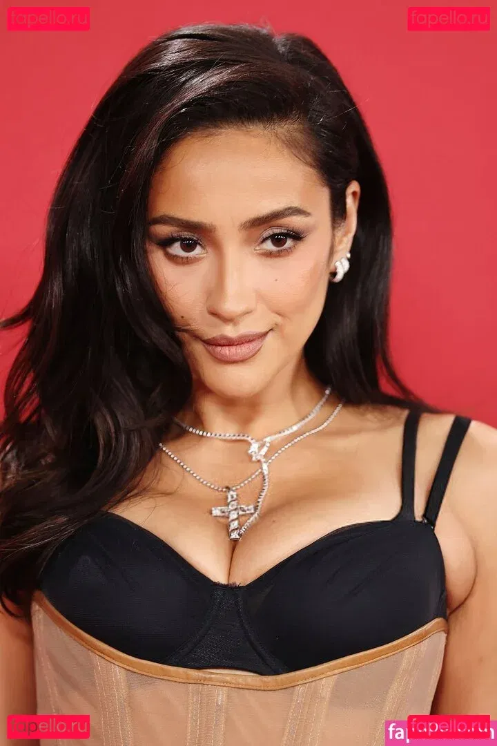Shay Mitchell Onlyfans Photo Gallery 