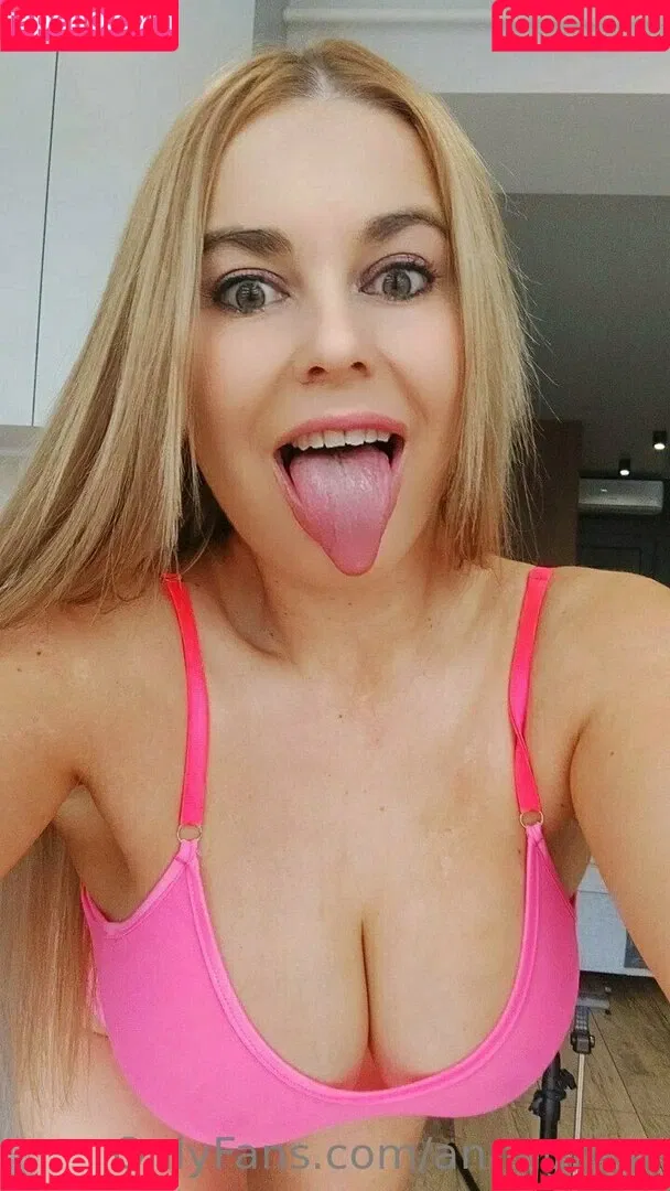 annagreat Onlyfans Photo Gallery 