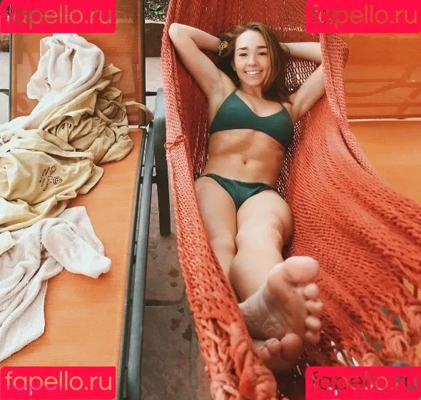 Holly Taylor Onlyfans Photo Gallery 