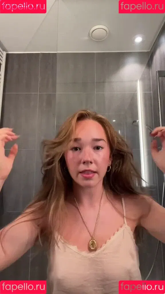 Holly Taylor Onlyfans Photo Gallery 