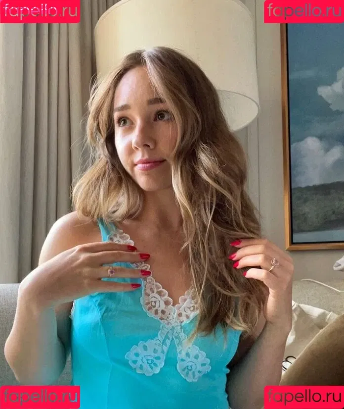 Holly Taylor Onlyfans Photo Gallery 