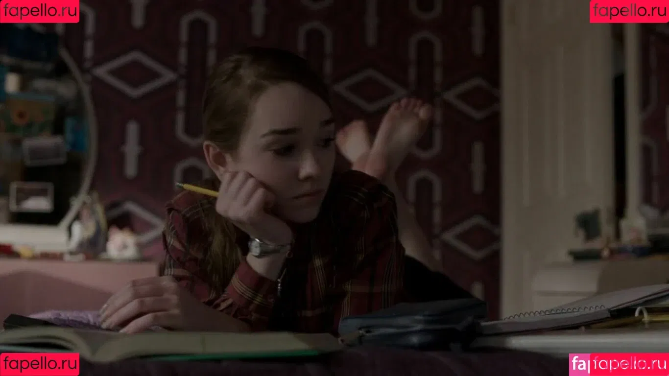 Holly Taylor Onlyfans Photo Gallery 