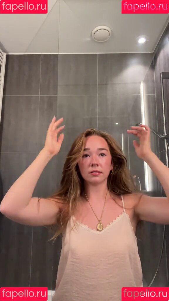 Holly Taylor Onlyfans Photo Gallery 