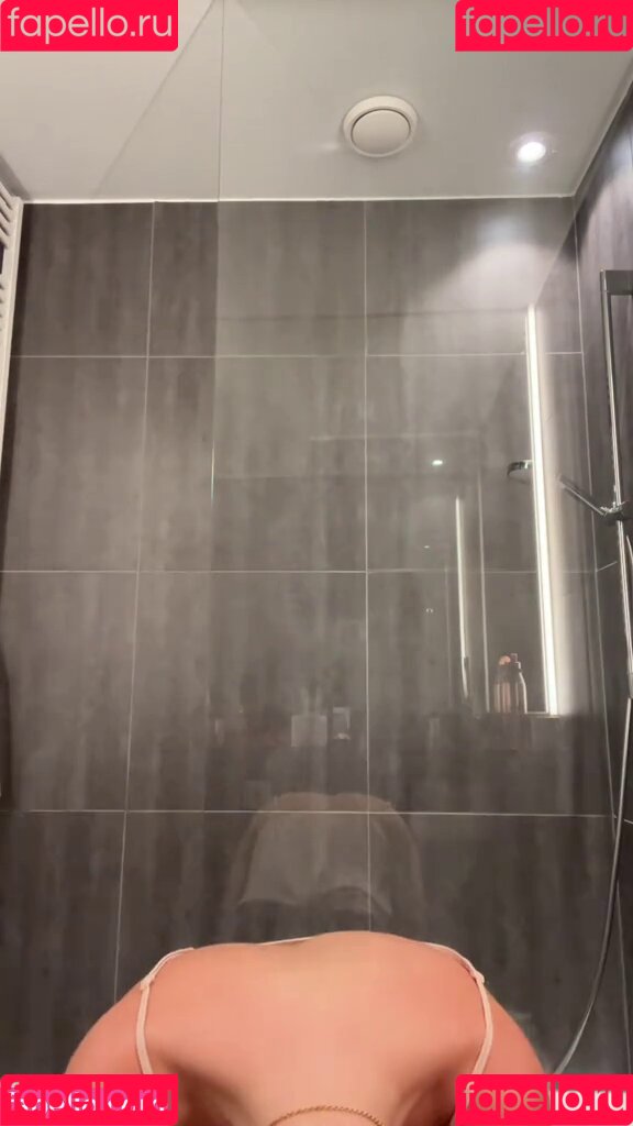 Holly Taylor Onlyfans Photo Gallery 