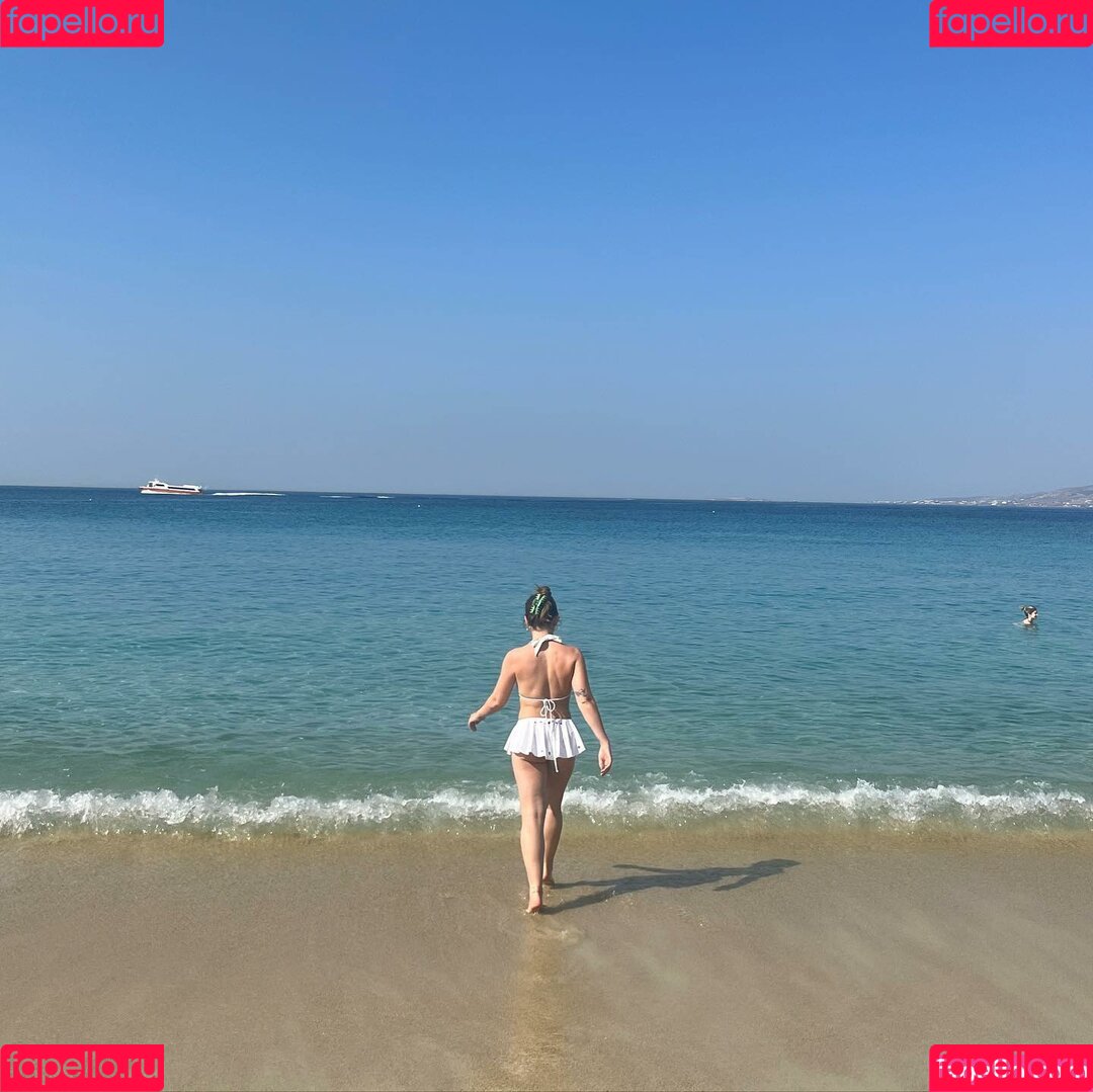 Holly Taylor Onlyfans Photo Gallery 