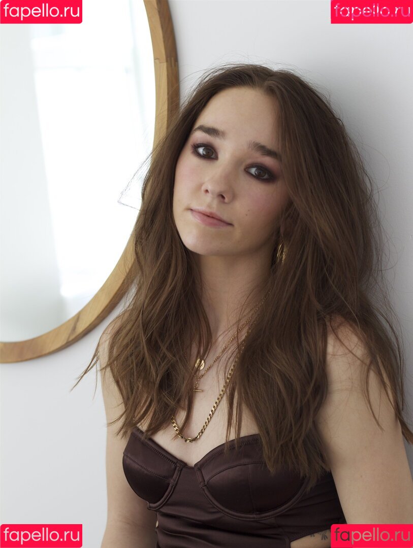 Holly Taylor Onlyfans Photo Gallery 