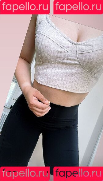 Holly Taylor Onlyfans Photo Gallery 