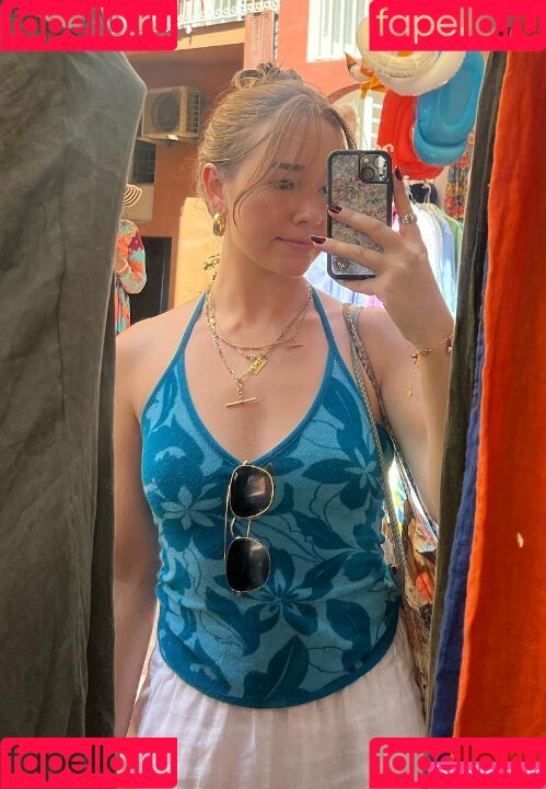 Holly Taylor Onlyfans Photo Gallery 