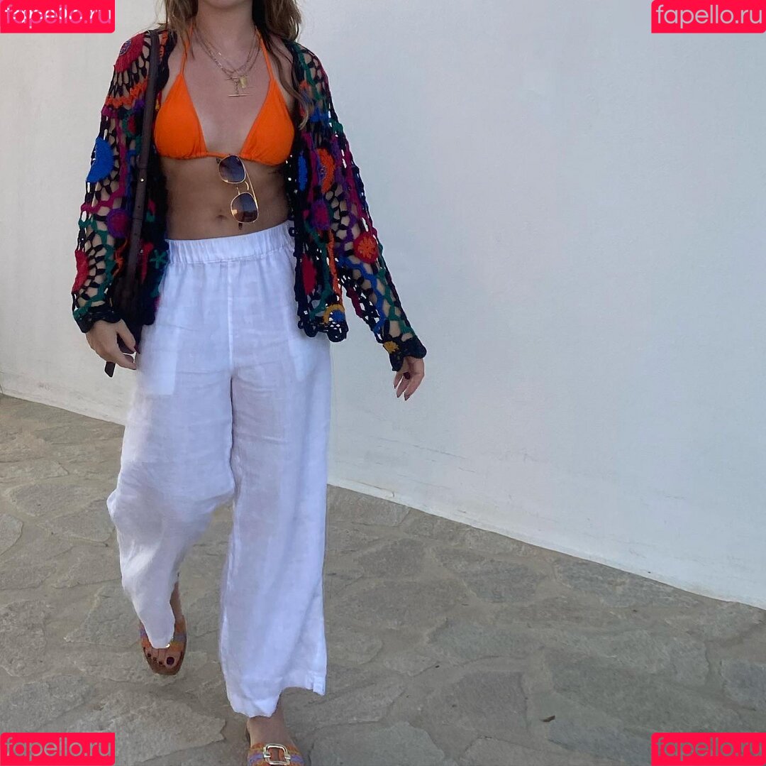 Holly Taylor Onlyfans Photo Gallery 