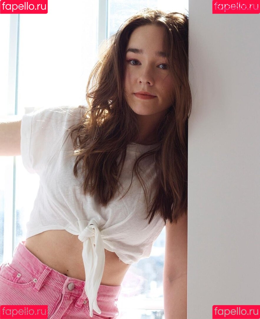 Holly Taylor Onlyfans Photo Gallery 