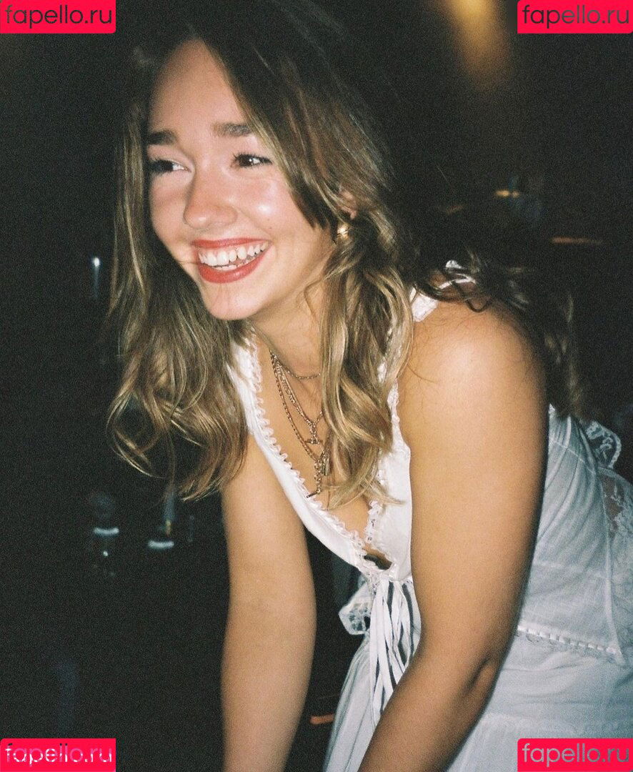 Holly Taylor Onlyfans Photo Gallery 