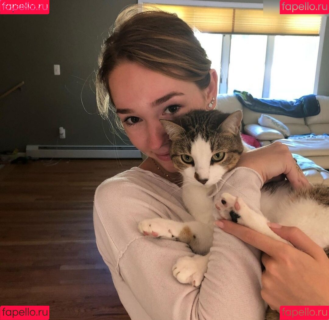 Holly Taylor Onlyfans Photo Gallery 