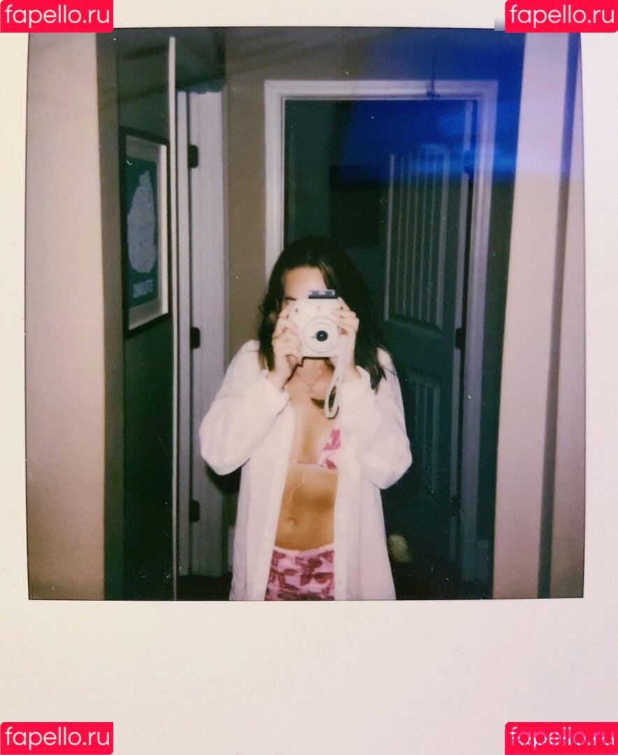 Holly Taylor Onlyfans Photo Gallery 