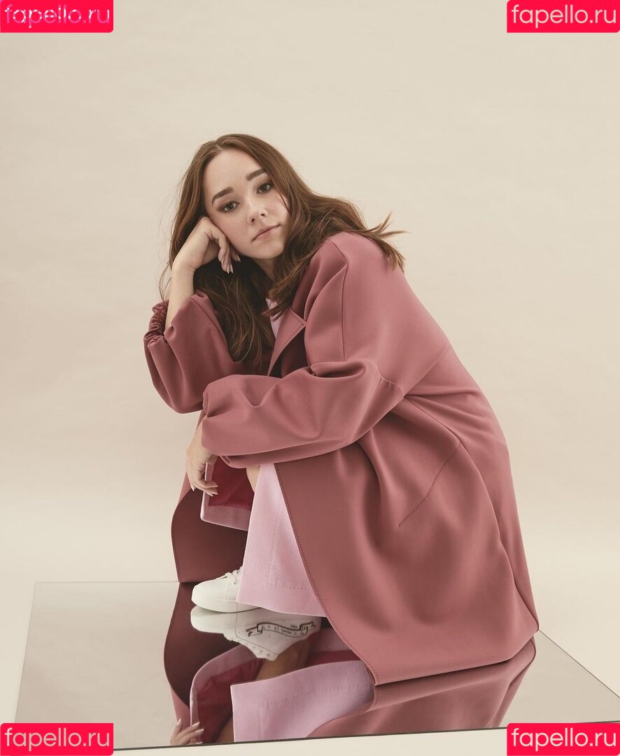 Holly Taylor Onlyfans Photo Gallery 