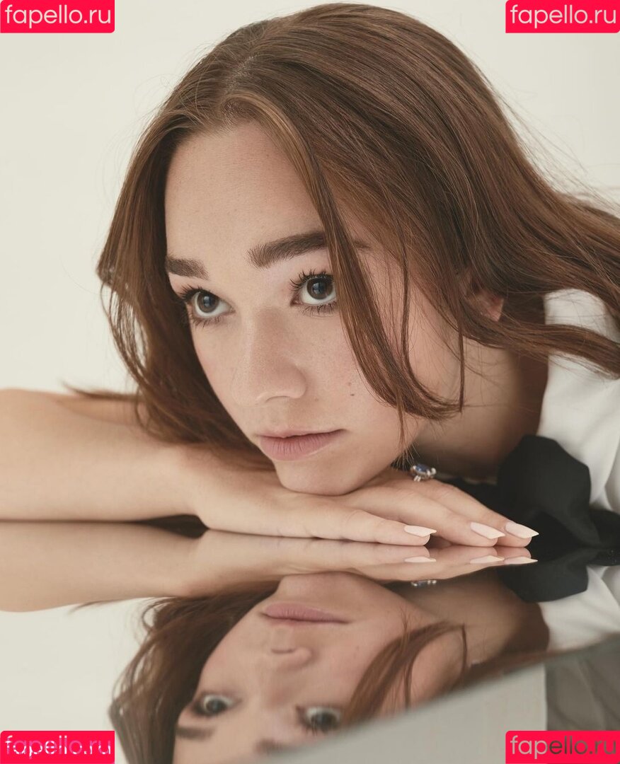 Holly Taylor Onlyfans Photo Gallery 