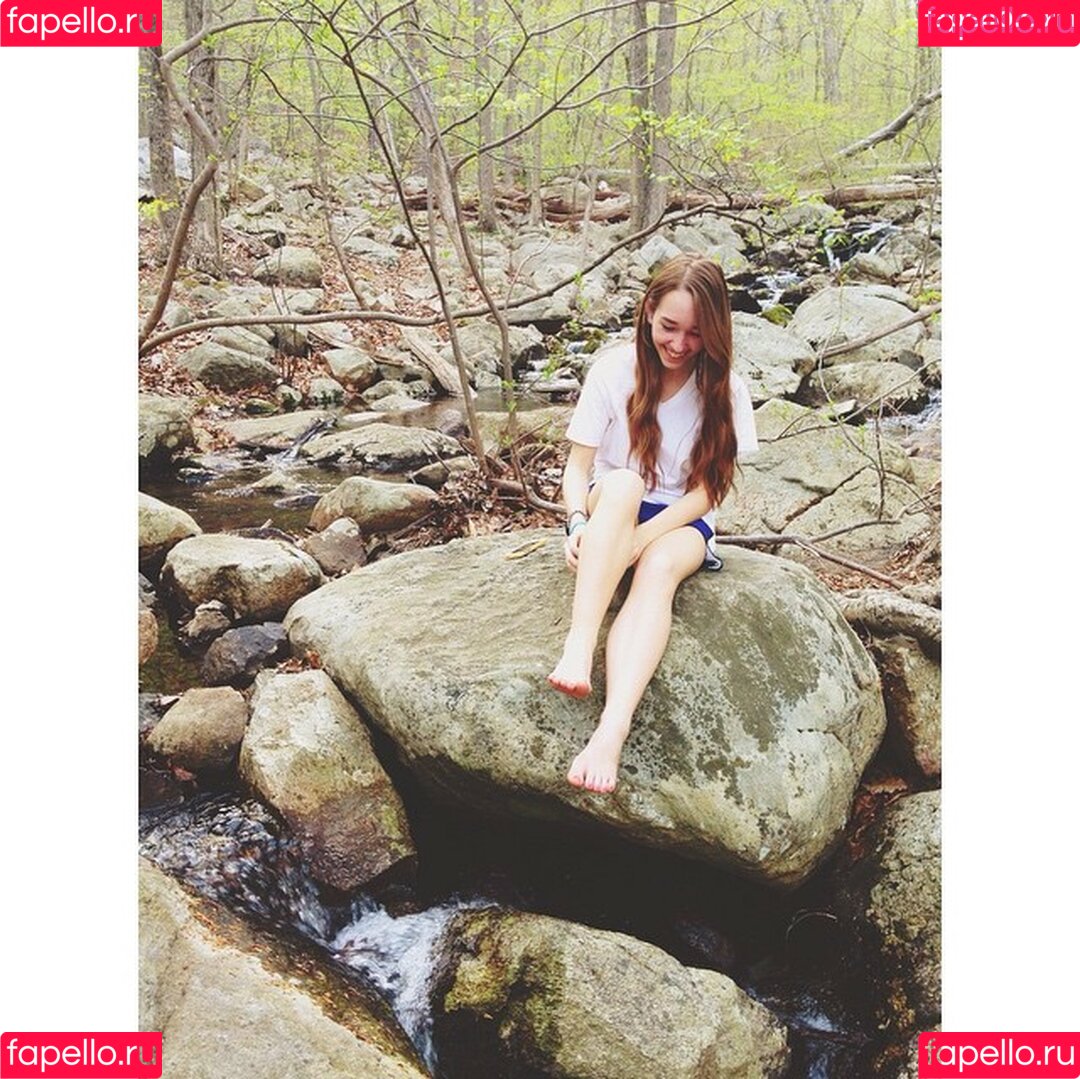 Holly Taylor Onlyfans Photo Gallery 