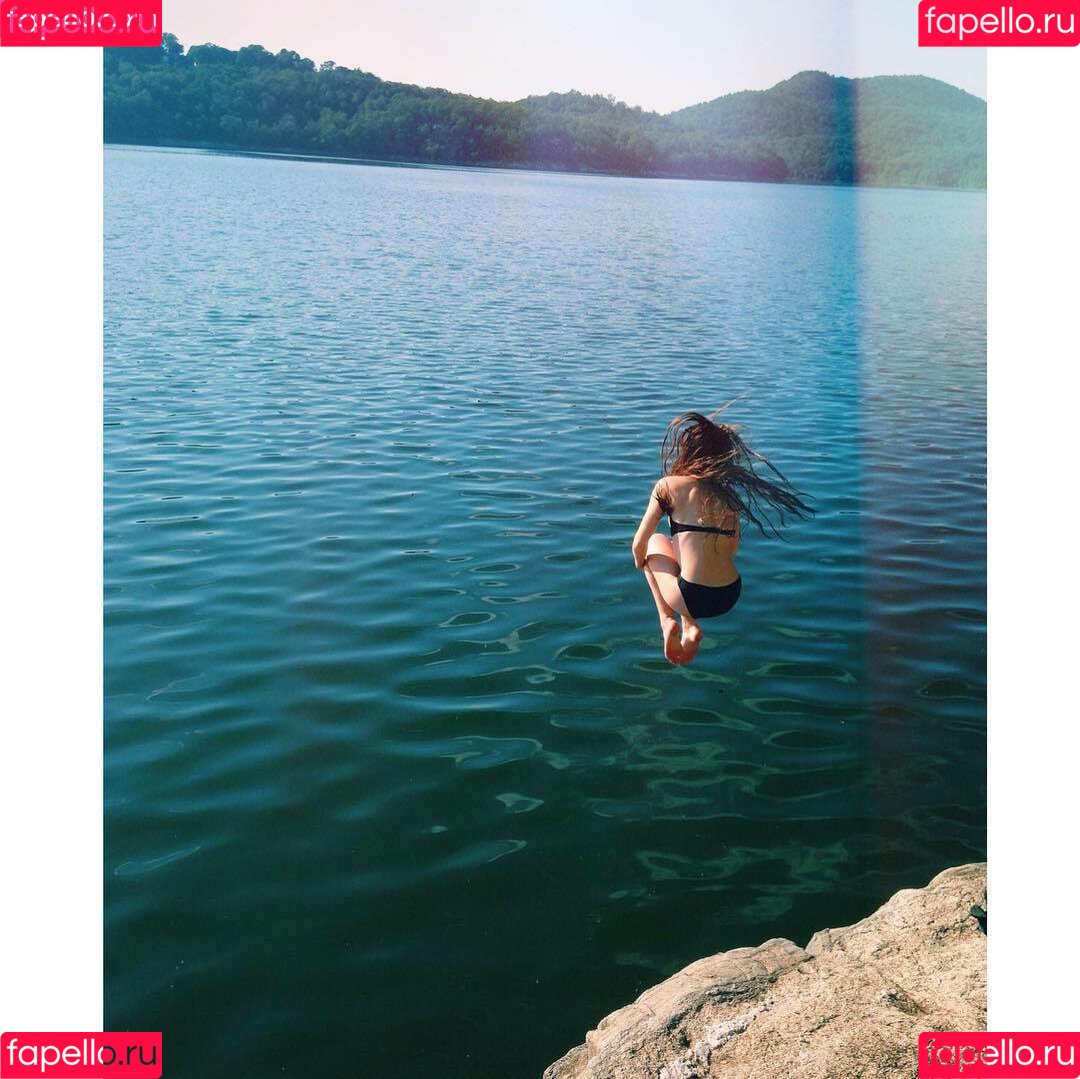 Holly Taylor Onlyfans Photo Gallery 