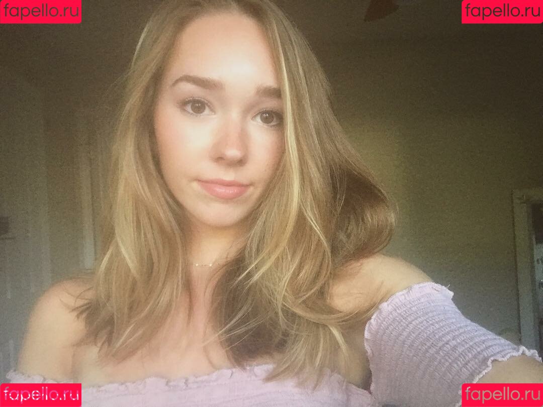 Holly Taylor Onlyfans Photo Gallery 