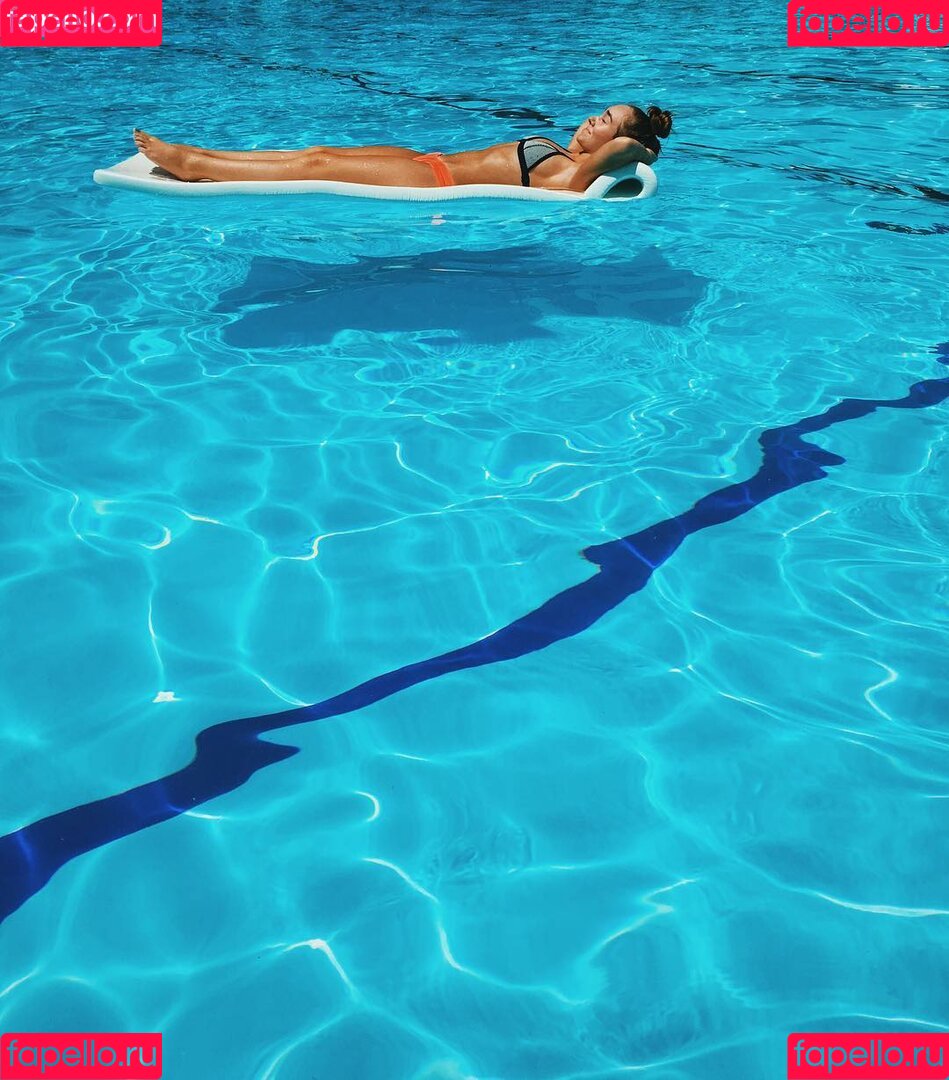 Holly Taylor Onlyfans Photo Gallery 