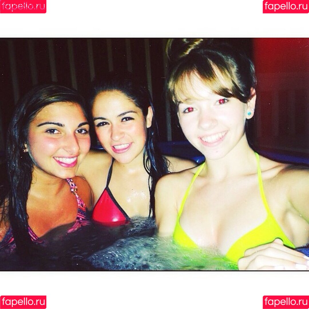 Holly Taylor Onlyfans Photo Gallery 