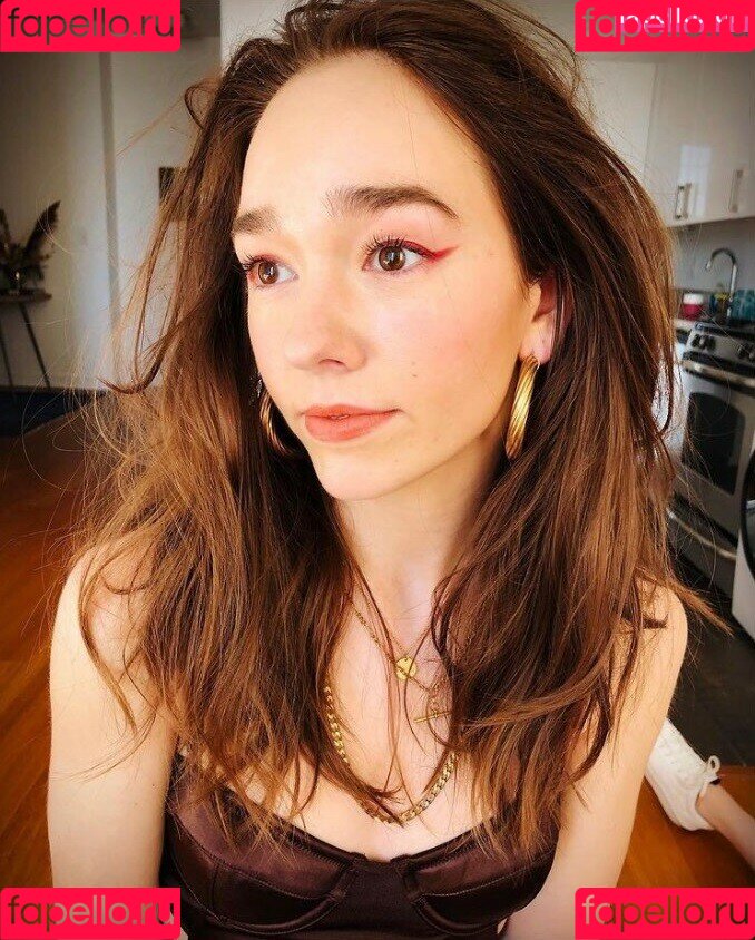 Holly Taylor Onlyfans Photo Gallery 