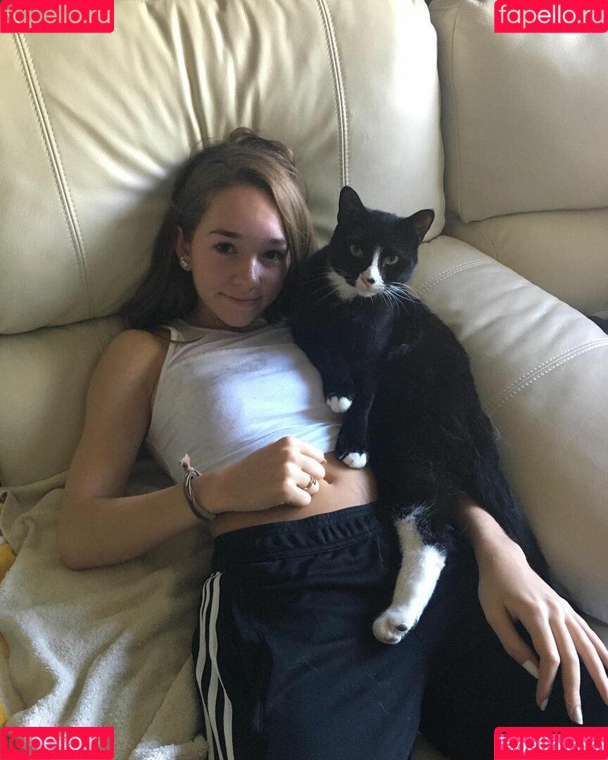 Holly Taylor Onlyfans Photo Gallery 