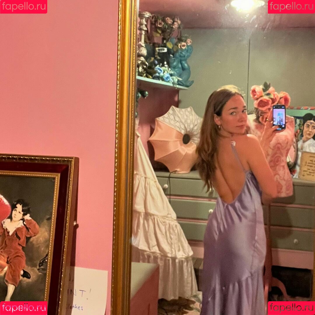 Holly Taylor Onlyfans Photo Gallery 