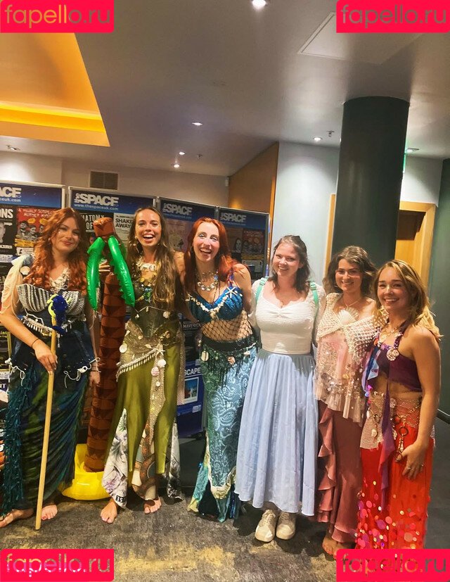 Holly Taylor Onlyfans Photo Gallery 