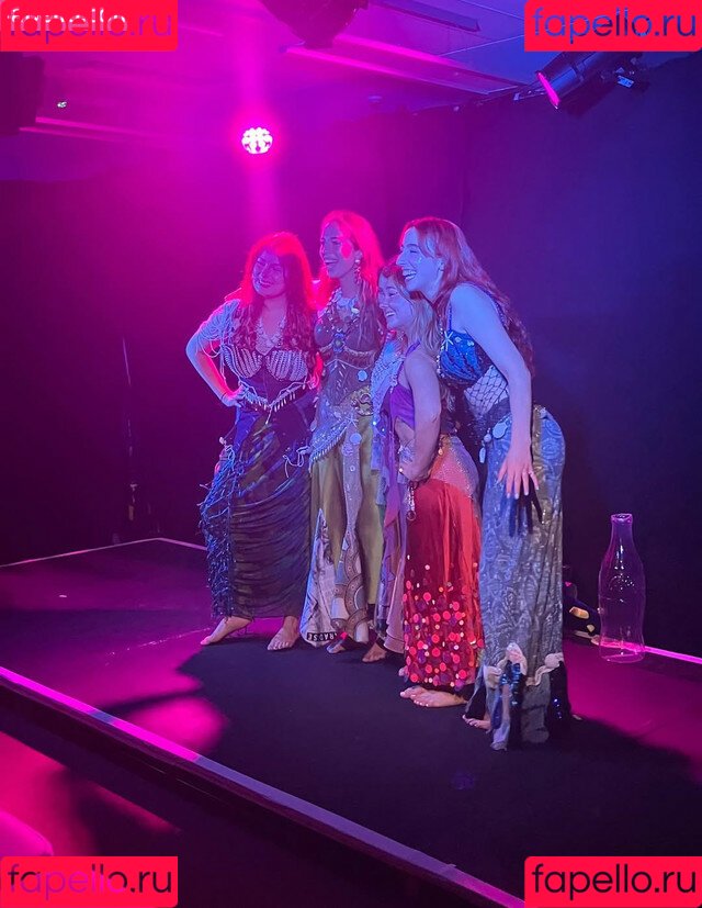 Holly Taylor Onlyfans Photo Gallery 