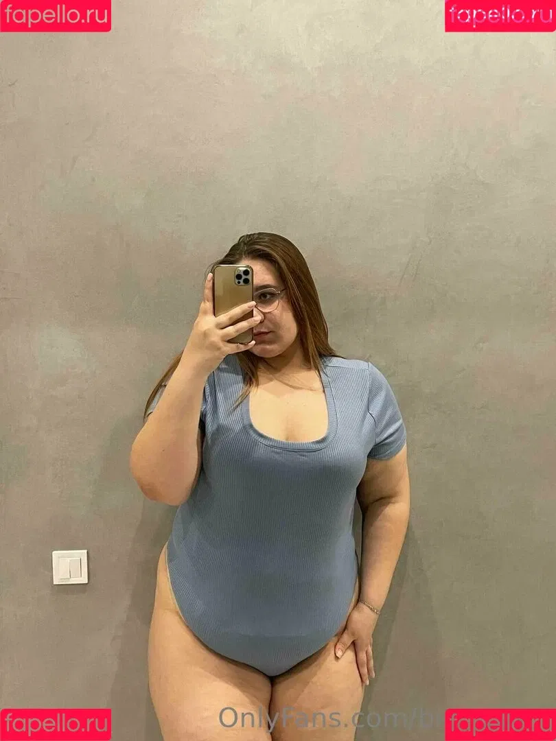 curvy_iris Onlyfans Photo Gallery 