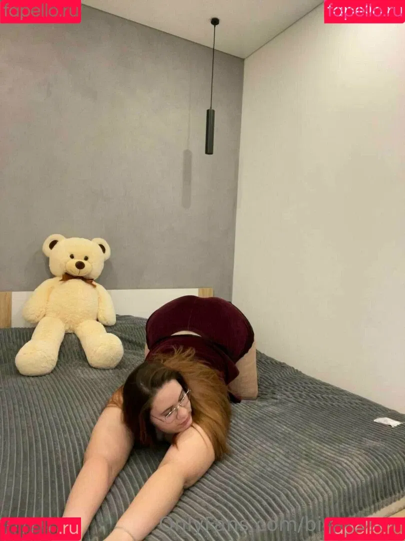 curvy_iris Onlyfans Photo Gallery 