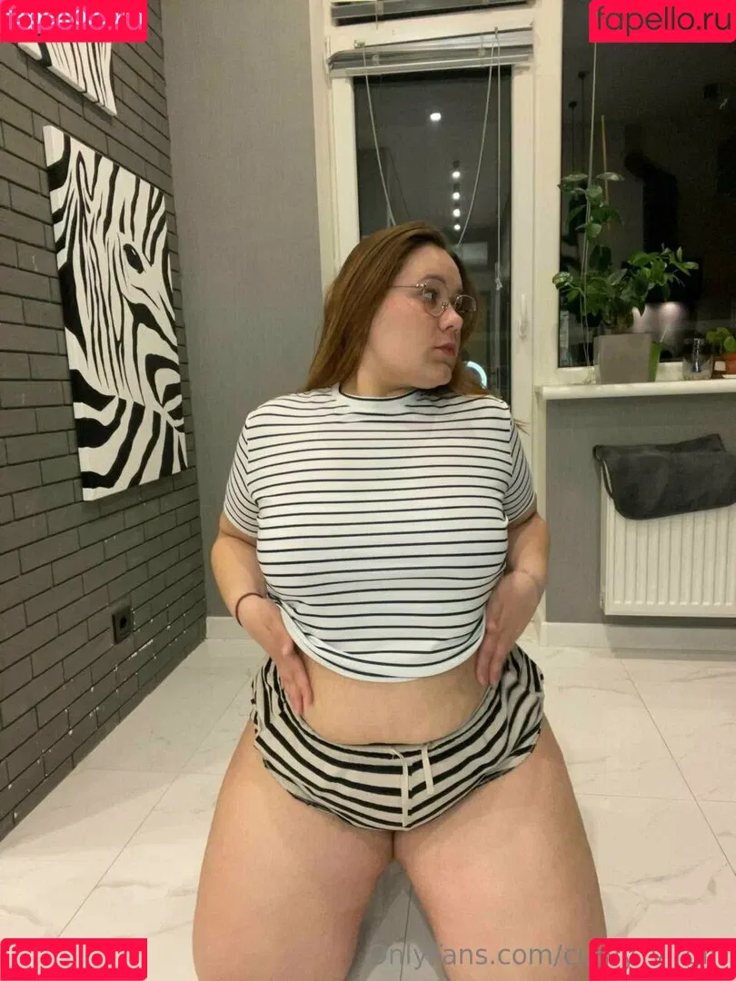 curvy_iris Onlyfans Photo Gallery 