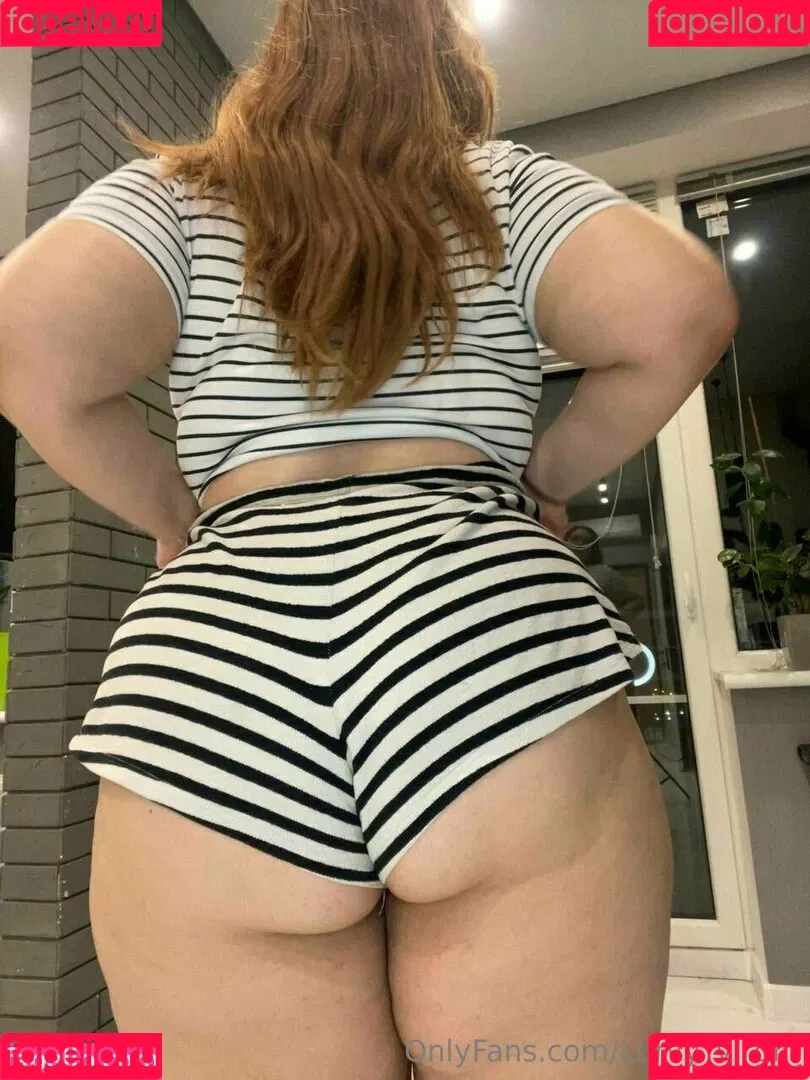 curvy_iris Onlyfans Photo Gallery 