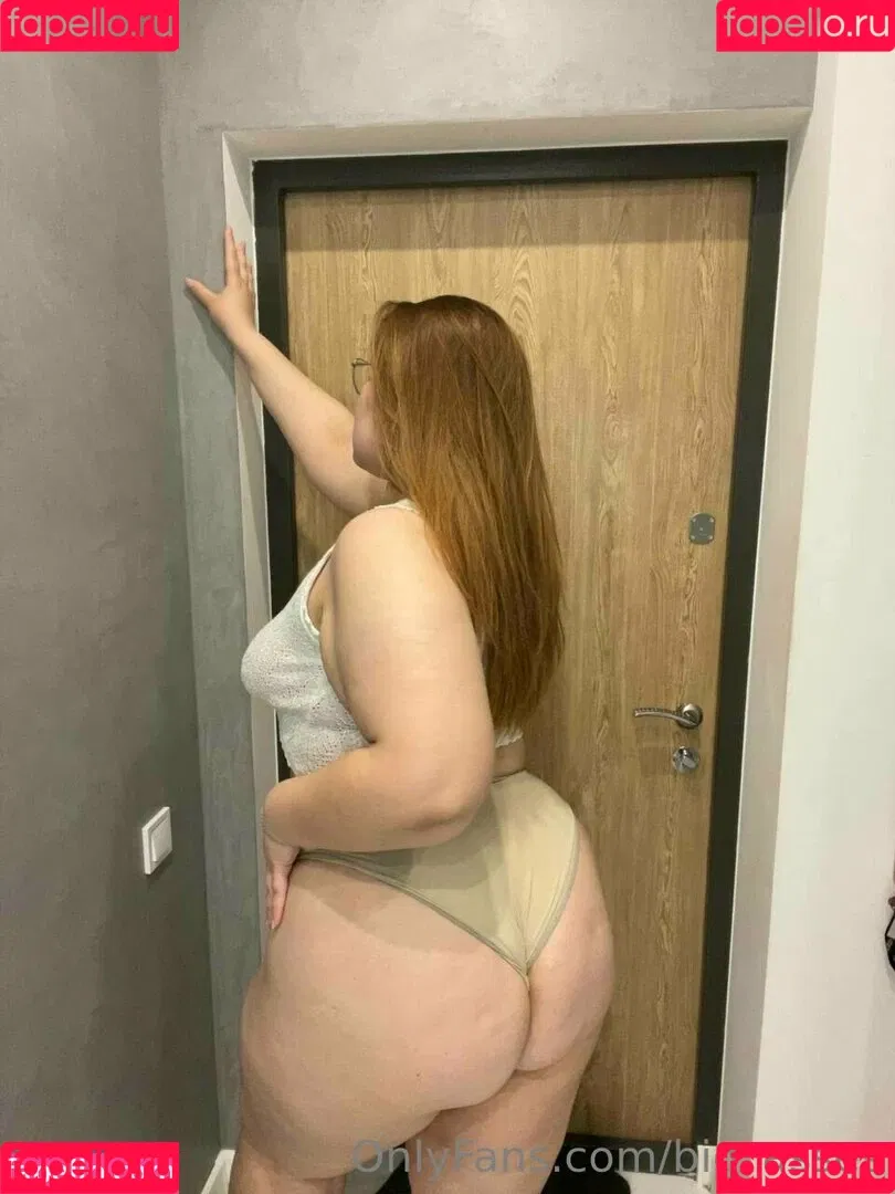 curvy_iris Onlyfans Photo Gallery 