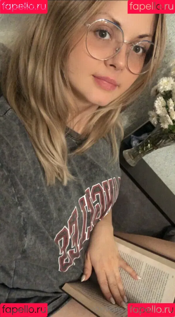 curvy_iris Onlyfans Photo Gallery 