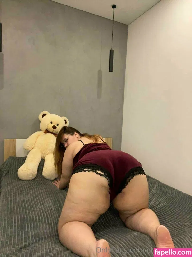 curvy_iris Onlyfans Photo Gallery 