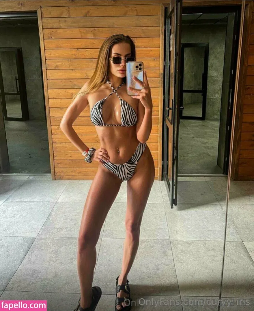 curvy_iris Onlyfans Photo Gallery 