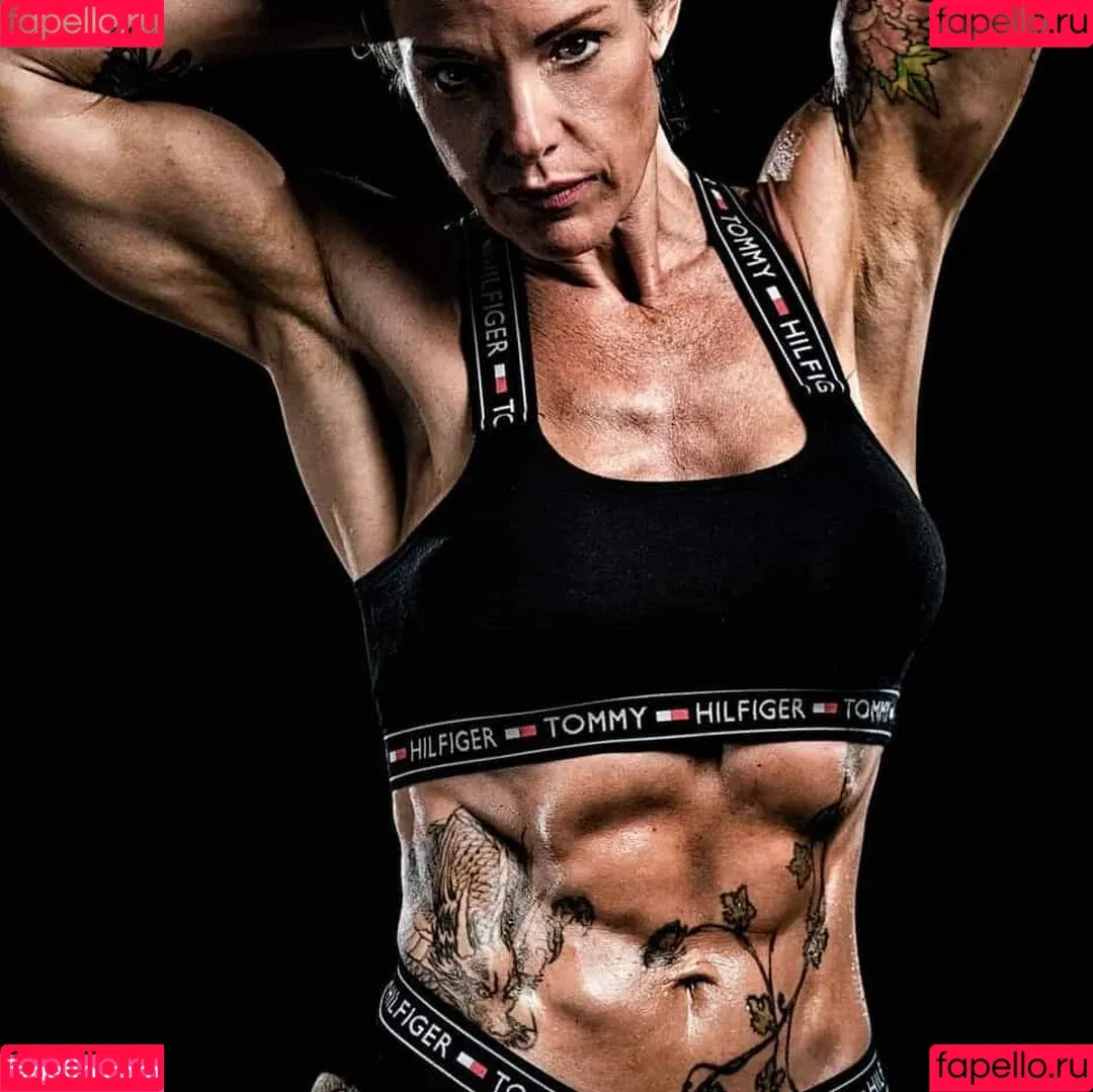 Selena Fit Muscle Mommy Onlyfans Photo Gallery 