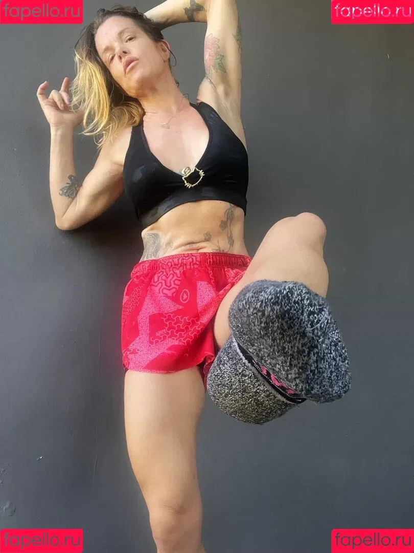 Selena Fit Muscle Mommy Onlyfans Photo Gallery 