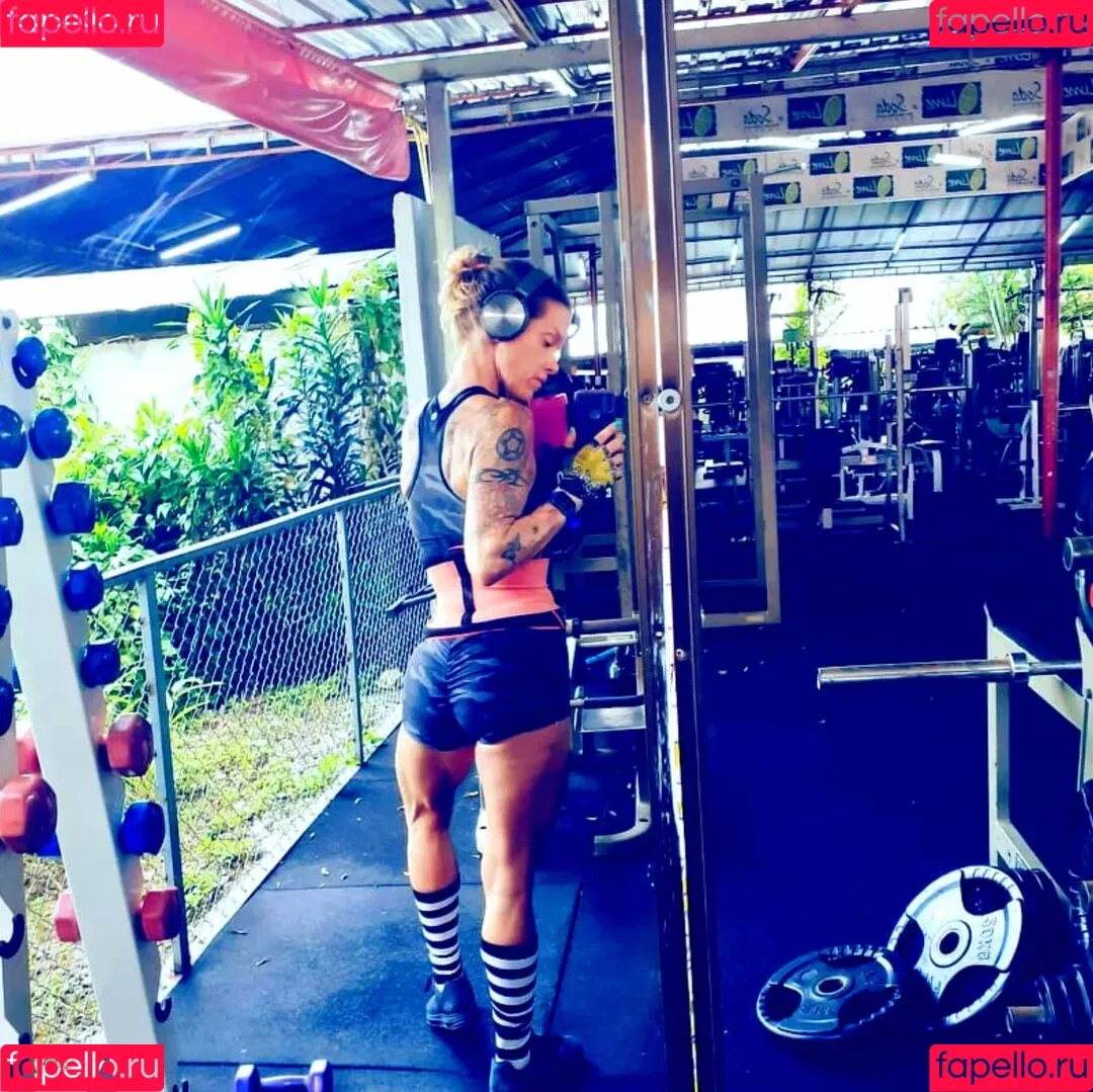 Selena Fit Muscle Mommy Onlyfans Photo Gallery 