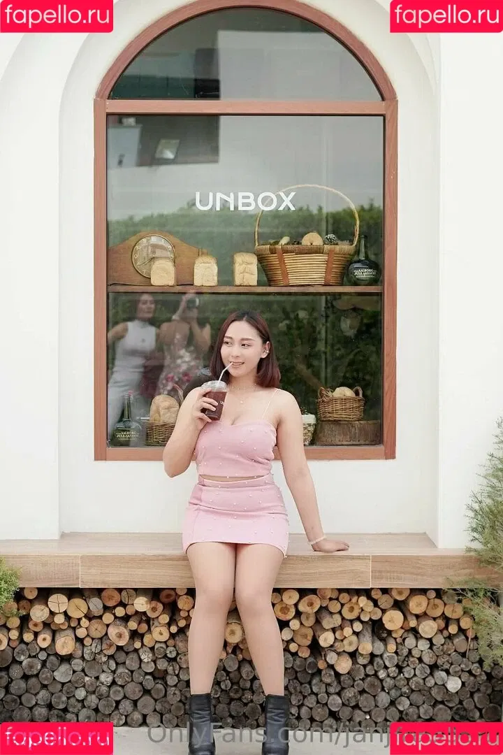 janjira5532 Onlyfans Photo Gallery 