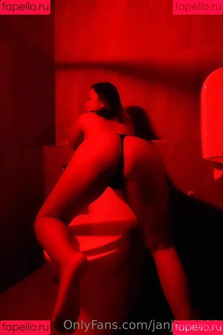 janjira5532 Onlyfans Photo Gallery 