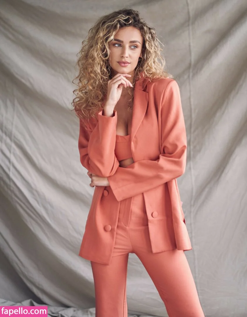 Tall Girls (5'9/175cm+) Onlyfans Photo Gallery 