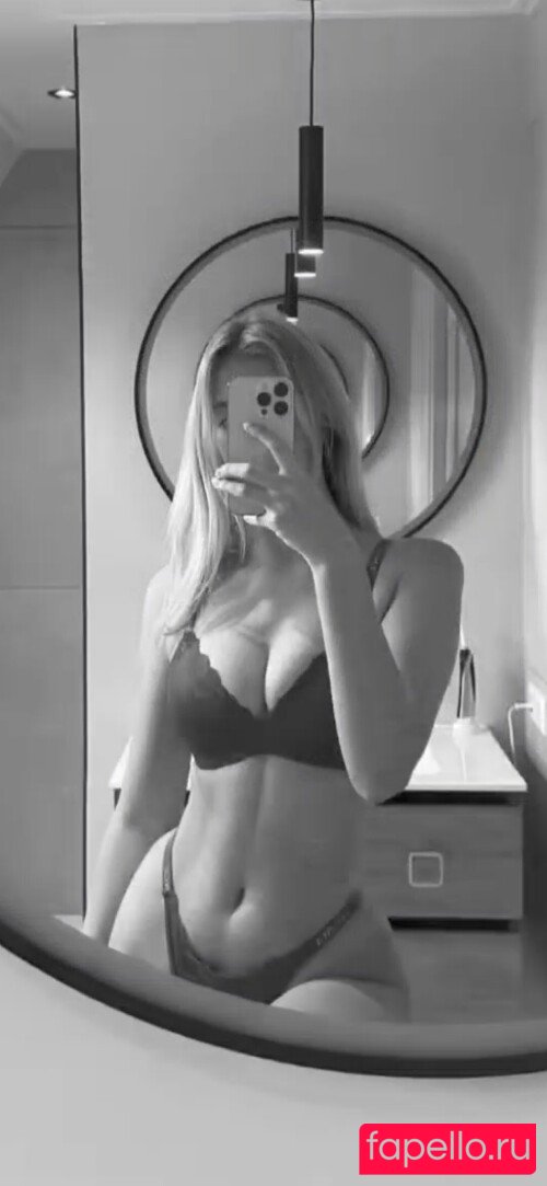 noa.mnk Nude Onlyfans Photo 33