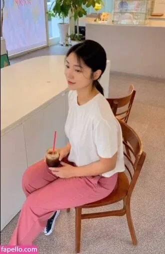 Beo Deul Jeong 정버들 Onlyfans Photo Gallery 