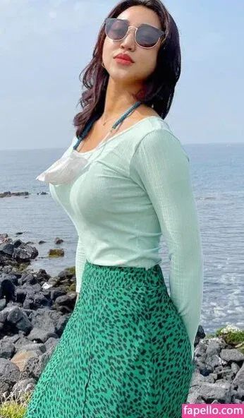 Beo Deul Jeong 정버들 Onlyfans Photo Gallery 