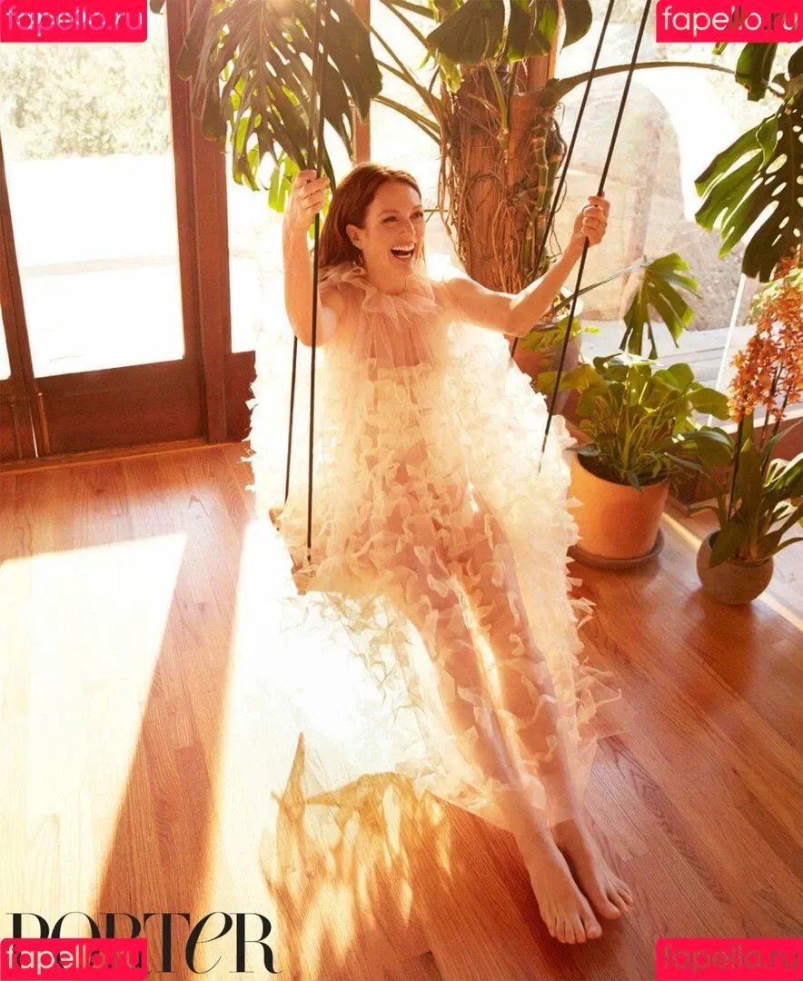 Julianne Moore Onlyfans Photo Gallery 