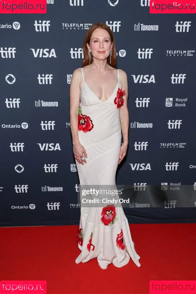 Julianne Moore Onlyfans Photo Gallery 