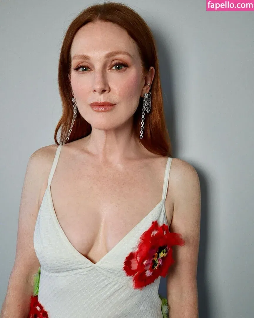 Julianne Moore Onlyfans Photo Gallery 