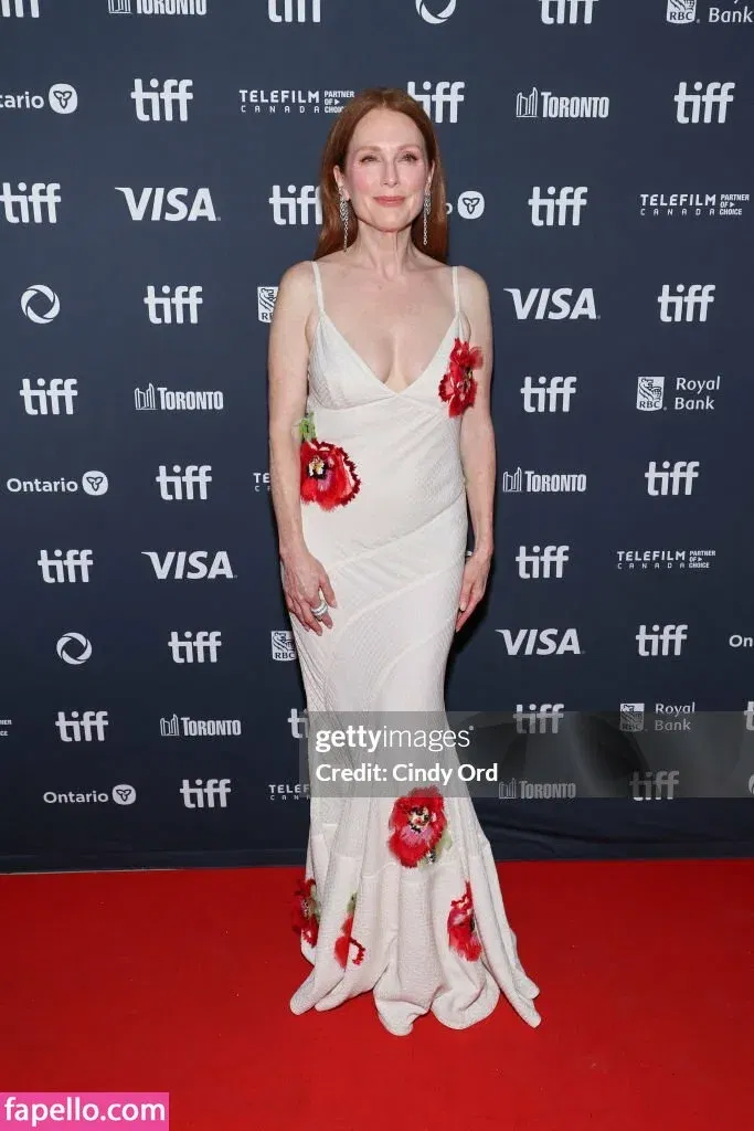 Julianne Moore Onlyfans Photo Gallery 